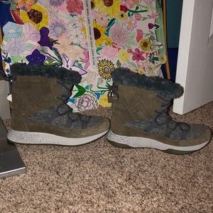 Sperry fur boots